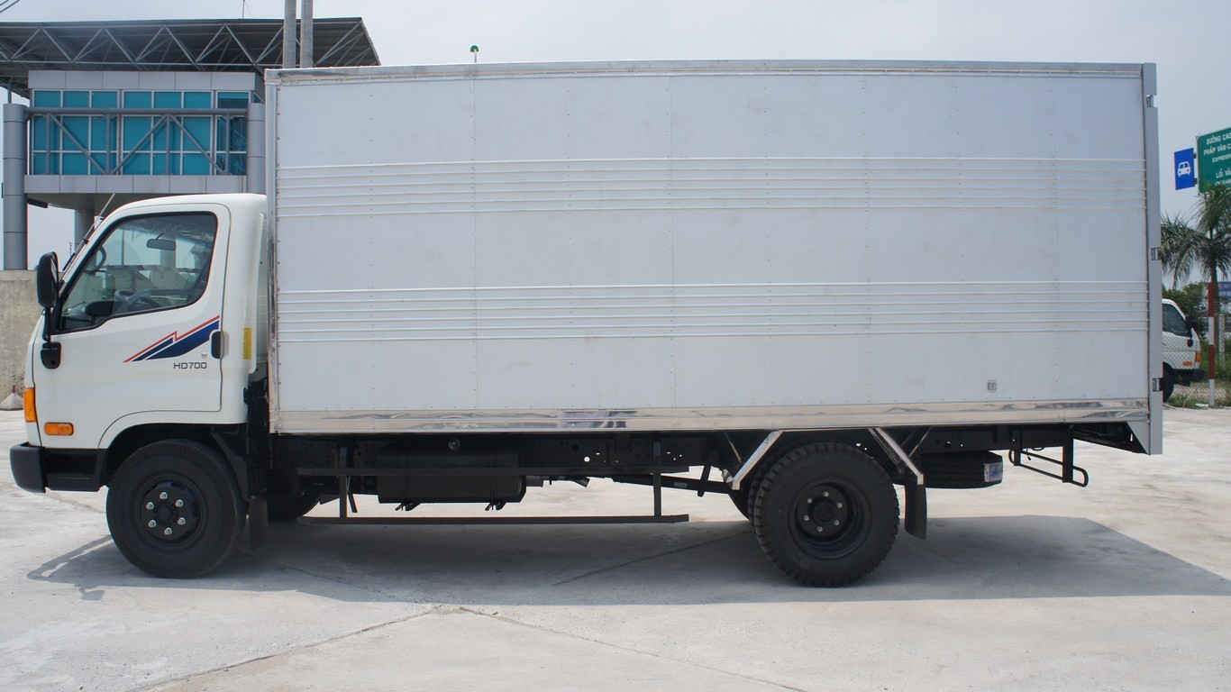 Xe tải Hyundai HD700 Đồng Vàng 7 tấn thùng kín