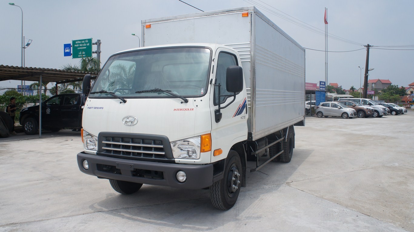 Xe tải Hyundai HD700 Đồng Vàng 7 tấn thùng kín